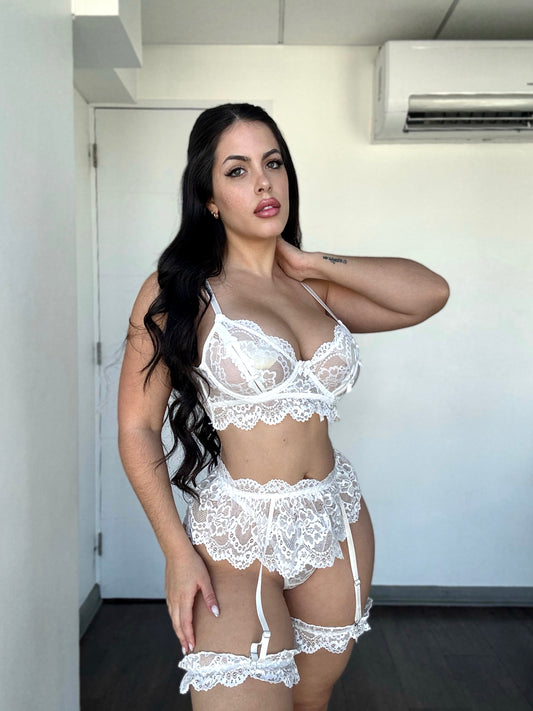 PREVENTA Conjunto encaje y accesorios Virginia (2 a 3 semanas)